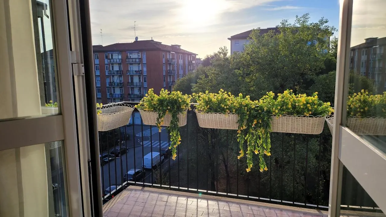 Milano City Apartments - Stylish House Free Wifi-Parking-Airport 0*, Milan