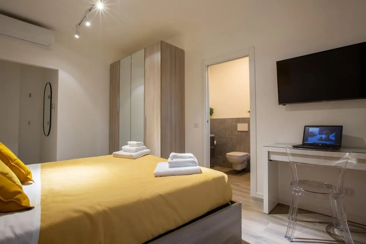 Milano City Apartments - Stylish House Free Wifi-Parking-Airport 0*, Milan